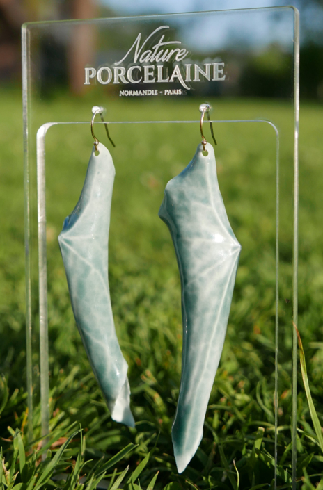 Boucles d'oreilles - Feuille d'epimedium (Fleur des elfes), bleu paon – Nature Porcelaine